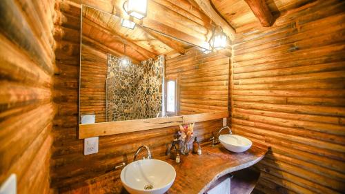 bathroom_lodge_alcide_yungas